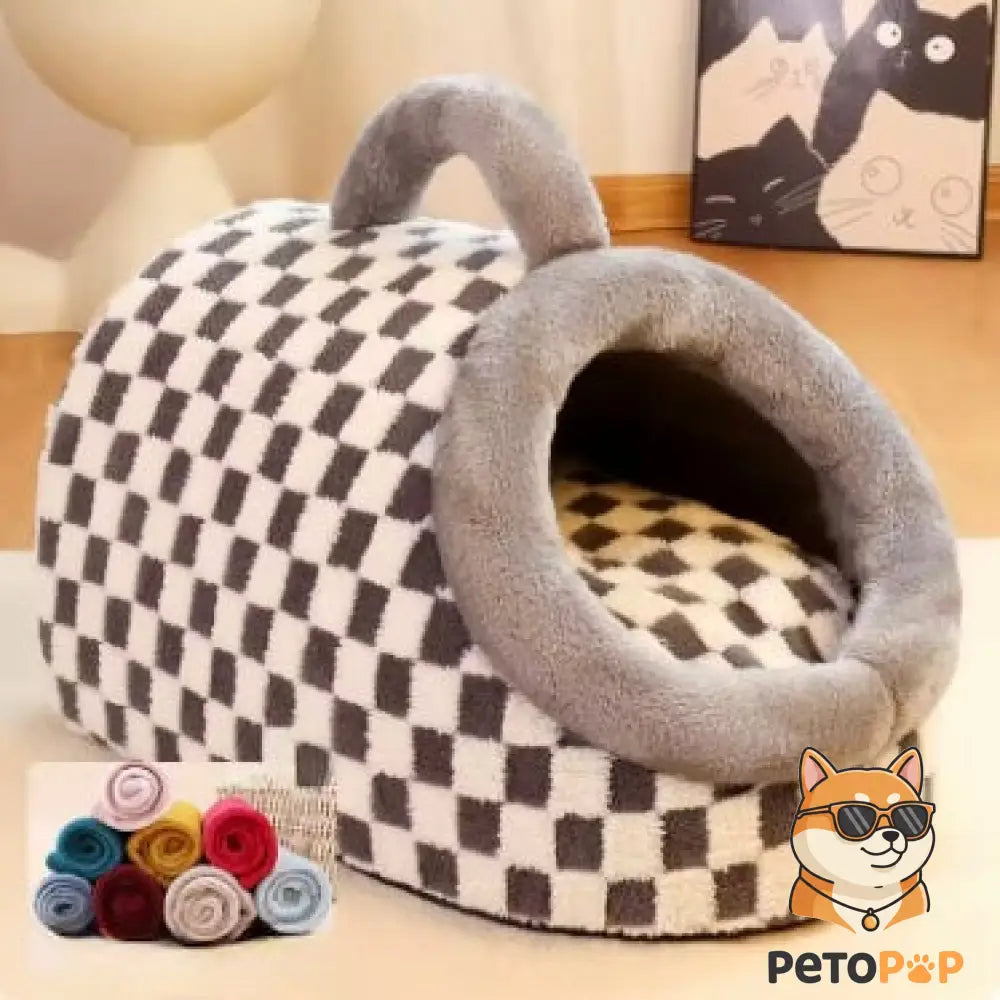 暖かいテント型のペットハウス(犬猫用)by PetoPop、白とグレーのチェック柄、ふわふわした素材の入口