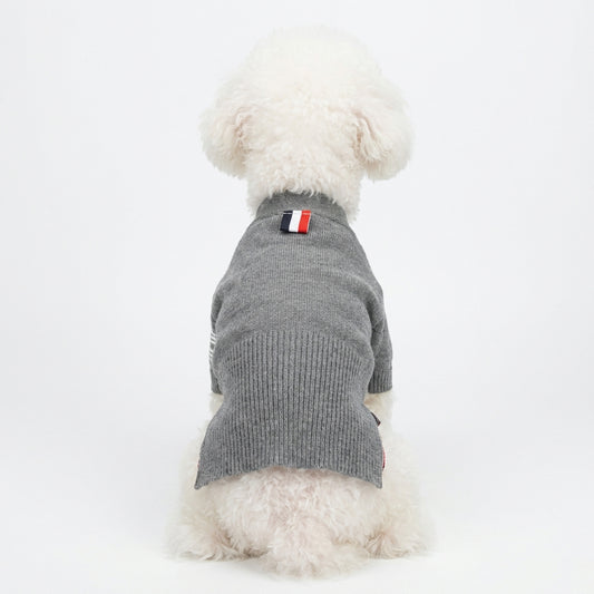 春秋冬用高弾力コアスパンヤーン製グレーのニットカーディガン（PetoPop製）、後ろから見たクラシックな三色ラインが特徴。