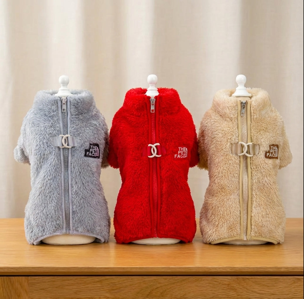 犬猫用Petopopのもこもこボアジップアップパーカー、グレー、赤、ベージュの3色展開。