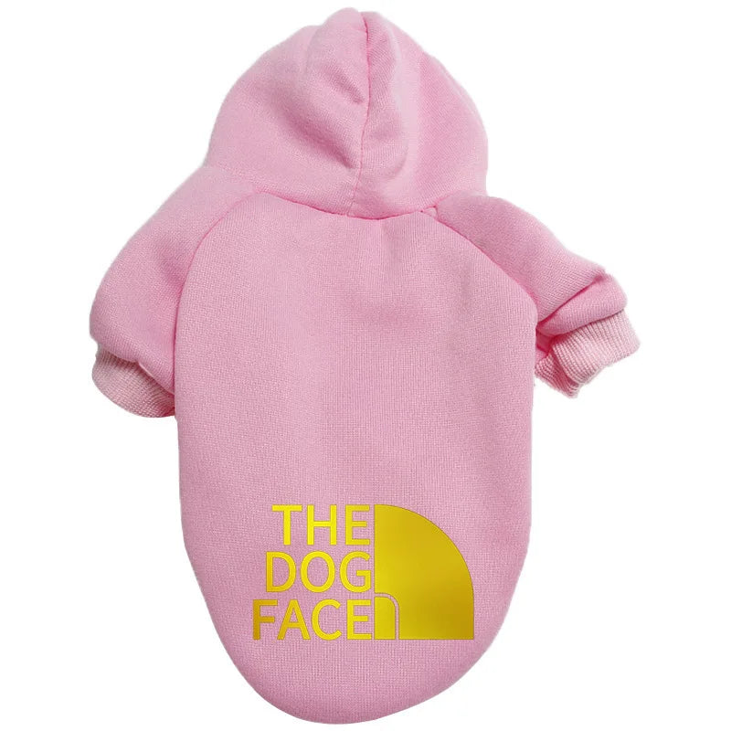 ピンクのペット用フーディー、PetoPop製、「THE DOG FACE」のロゴ入り