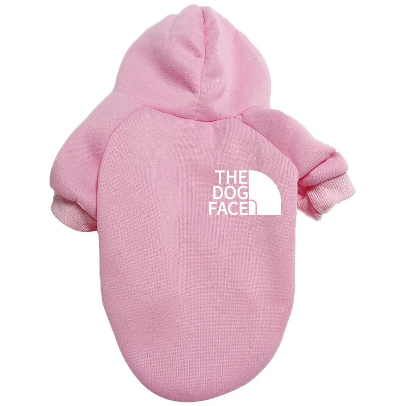 パステルピンクの犬用パーカー、Petopop製、背面に「THE DOG FACE」のロゴ入り