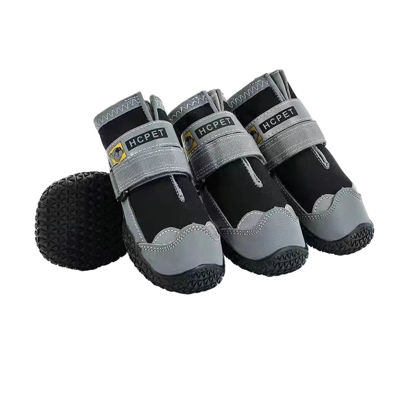 グレーと黒の犬用防寒シューズ（滑り止め付）｜PetoPop製｜ベルクロストラップ付き、裏起毛素材