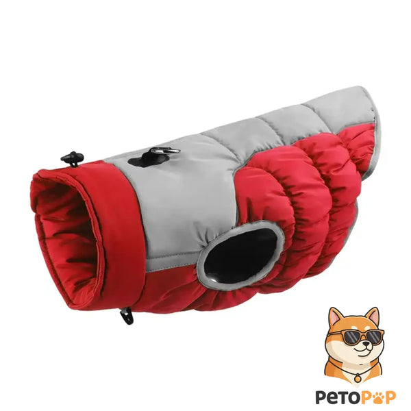 赤とグレーの犬用ジャケット（冬用コート）by PetoPop、詰め物入りで暖かそうな質感