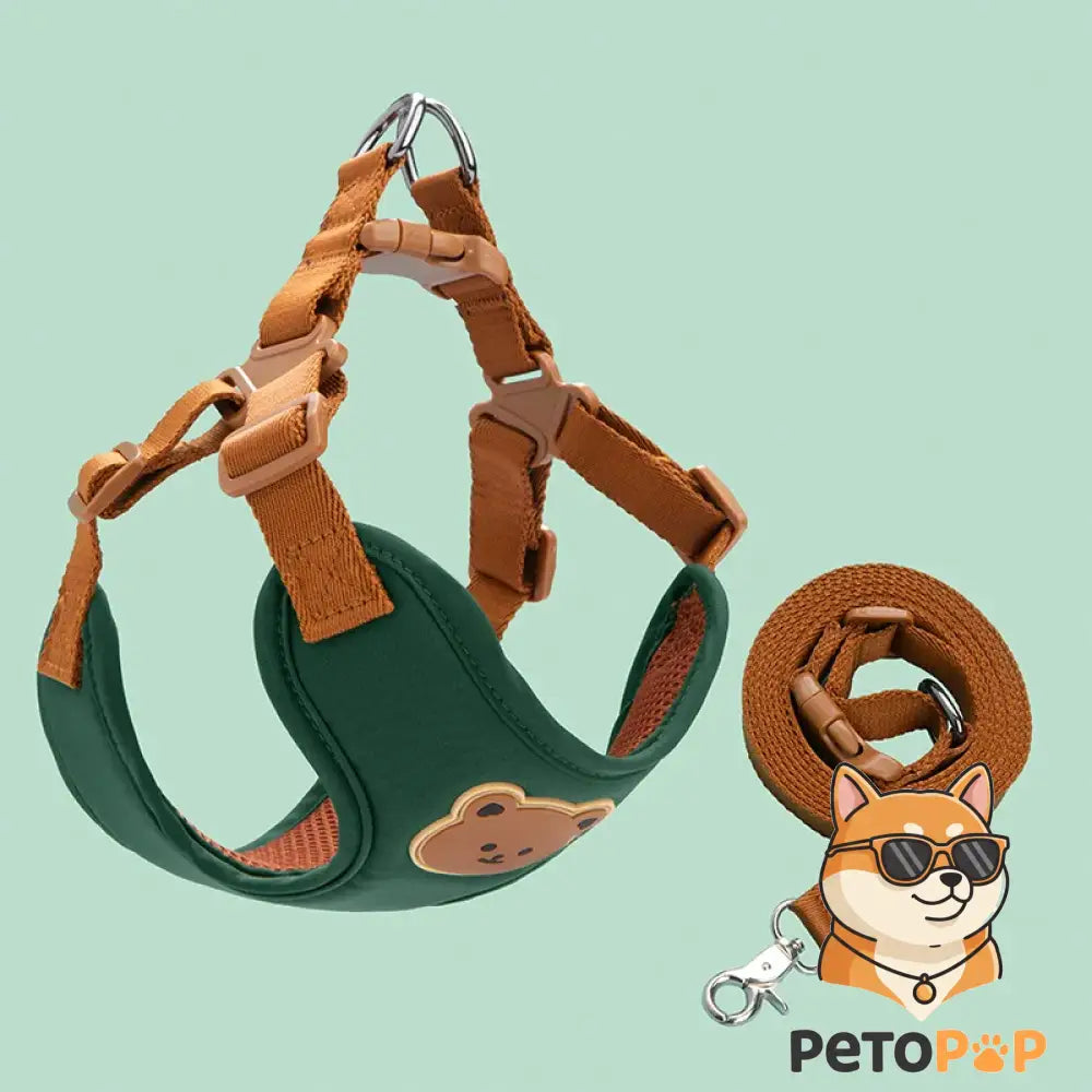 犬猫用ハーネスとリードのセット、Petopop製、グリーンの本体に茶色のストラップと可愛らしいクマの装飾付き